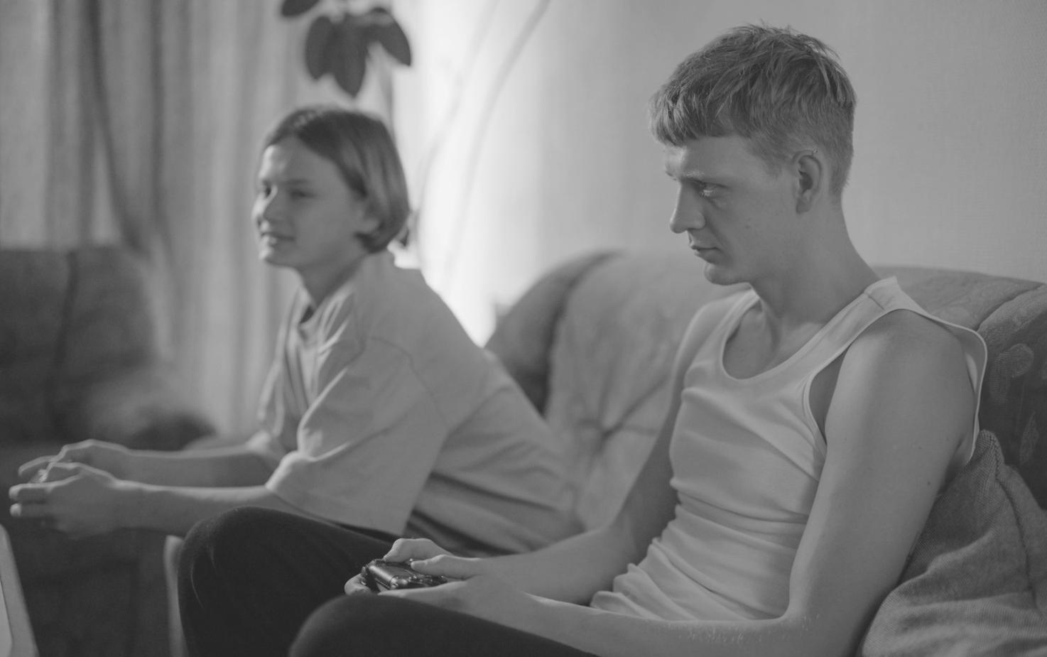 Современная игровая система с RGB подсветкой и мощными компонентами для стриминга